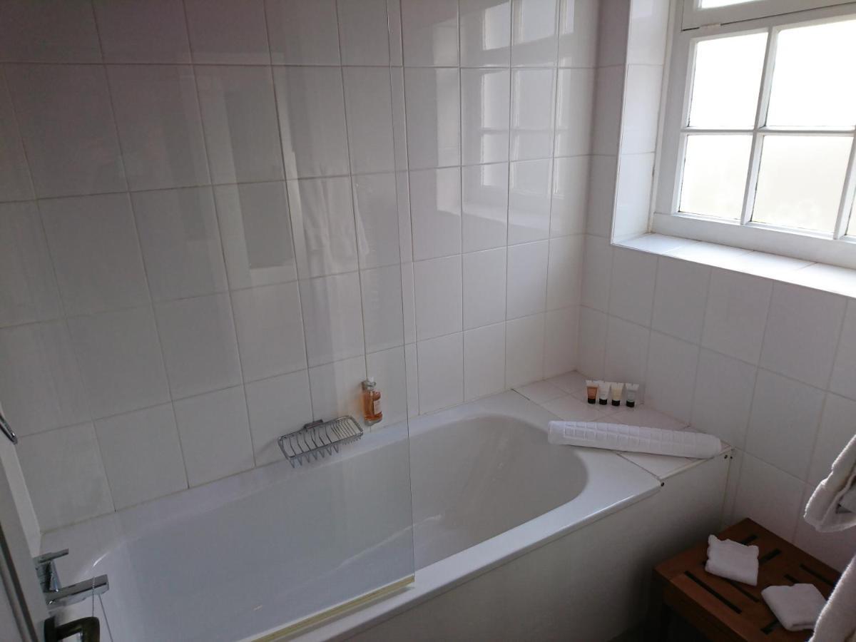 Prested Hall 3*
