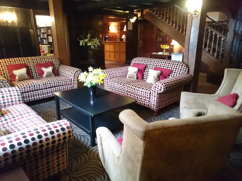 Prested Hall 3*